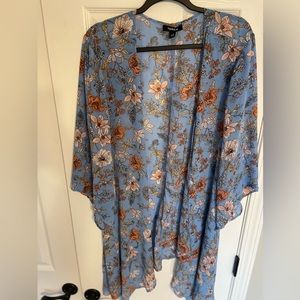 Blue floral Torrid kimono duster in size 1x/2x